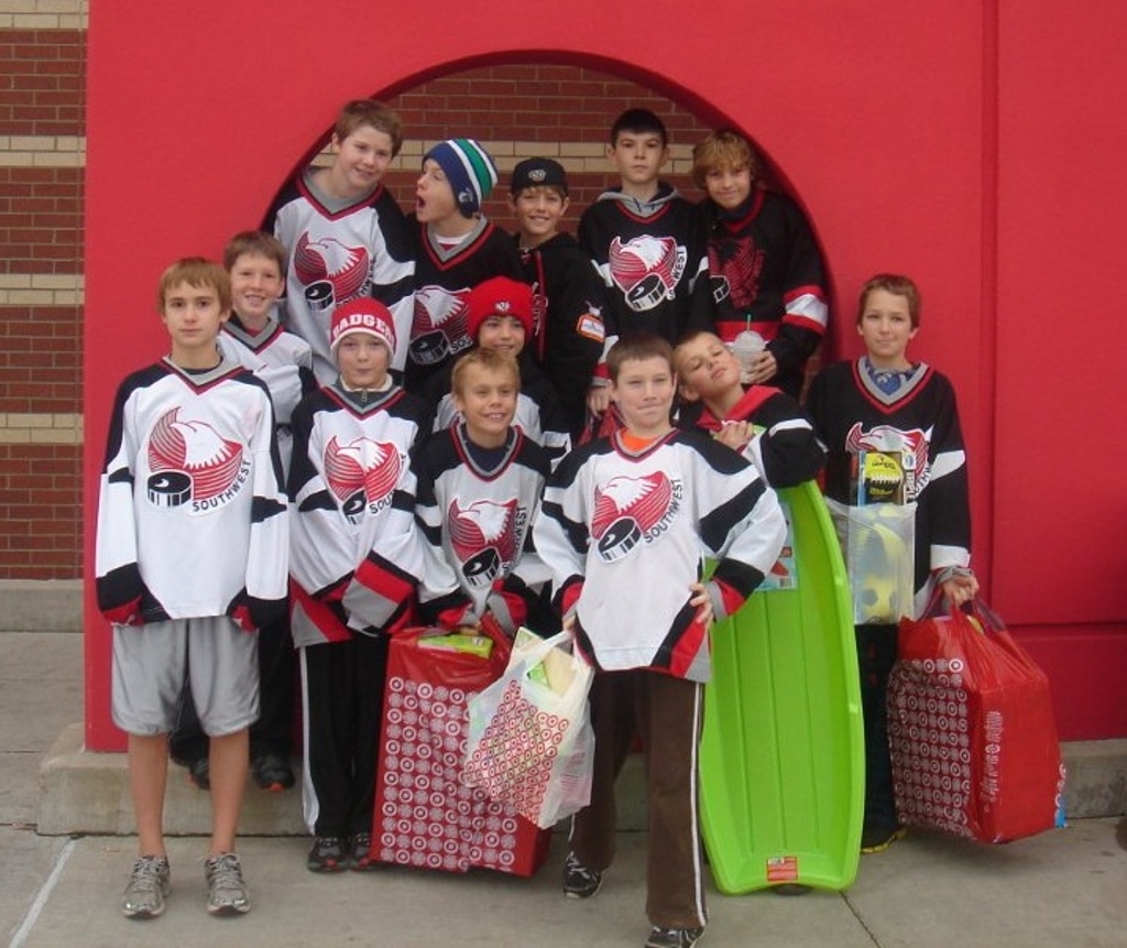 2011-12 Southwest PeeWee A team and their families carried on the tradition of helping a family in need over the holiday season