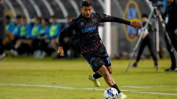 Las Vegas Lights signs Christian Pinzón to new deal