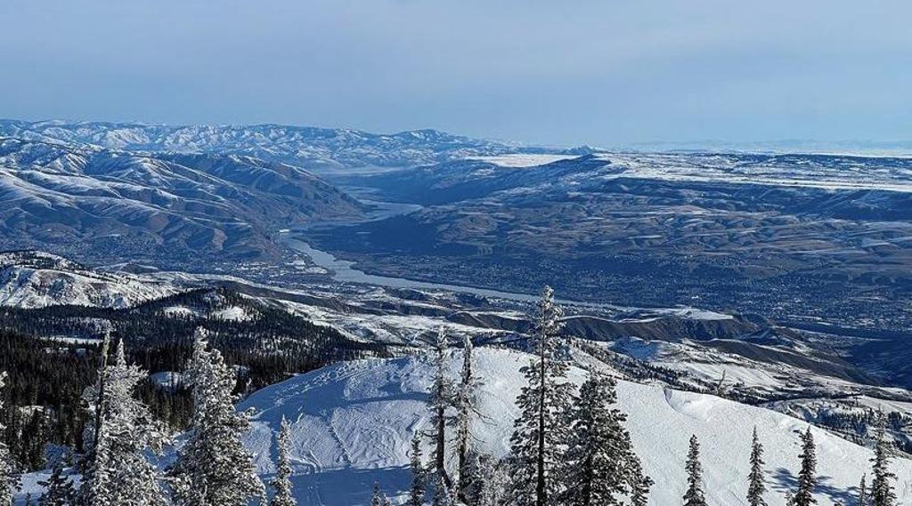 The view from the top of Mission Ridge